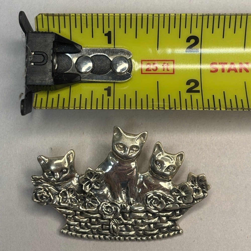 Sterling 3 Kittens in a Basket Pin #4802 - Picture 3 of 4